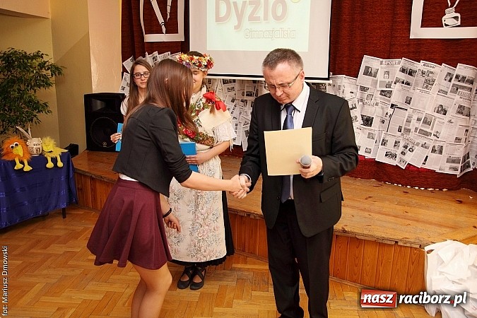 Zdjęcie w galerii na portalu naszraciborz.pl: Kuźnia talent&oacute;w z Weltzla, czyli 15-lecie Dyzia Gimnazjalisty wiadomości z regionu