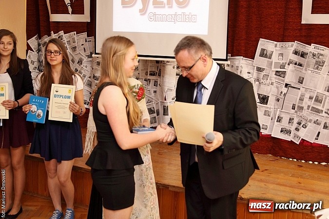 Zdjęcie w galerii na portalu naszraciborz.pl: Kuźnia talent&oacute;w z Weltzla, czyli 15-lecie Dyzia Gimnazjalisty wiadomości z regionu