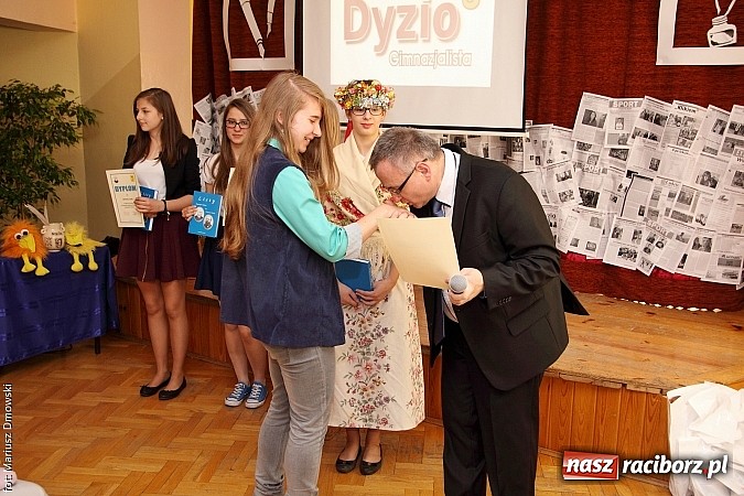 Zdjęcie w galerii na portalu naszraciborz.pl: Kuźnia talent&oacute;w z Weltzla, czyli 15-lecie Dyzia Gimnazjalisty wiadomości z regionu