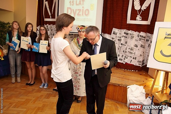 Zdjęcie w galerii na portalu naszraciborz.pl: Kuźnia talent&oacute;w z Weltzla, czyli 15-lecie Dyzia Gimnazjalisty wiadomości z regionu
