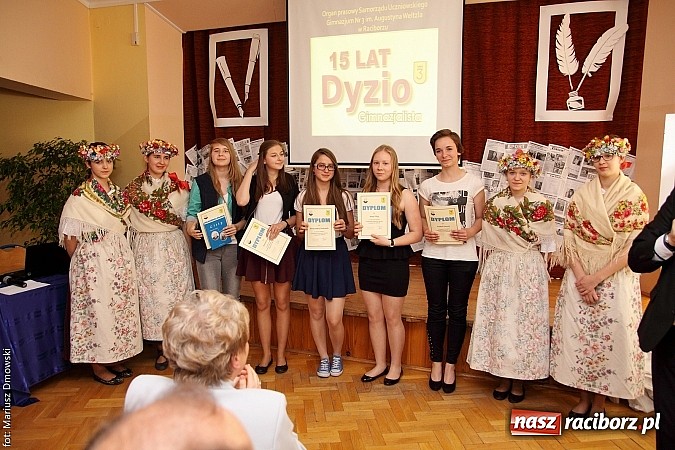 Zdjęcie w galerii na portalu naszraciborz.pl: Kuźnia talent&oacute;w z Weltzla, czyli 15-lecie Dyzia Gimnazjalisty wiadomości z regionu