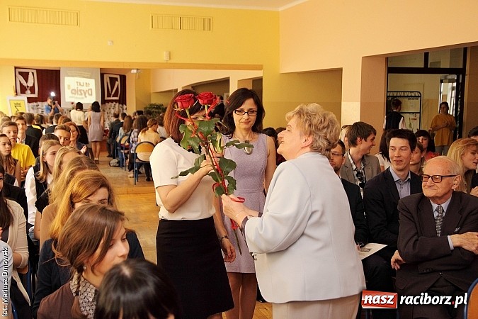 Zdjęcie w galerii na portalu naszraciborz.pl: Kuźnia talent&oacute;w z Weltzla, czyli 15-lecie Dyzia Gimnazjalisty wiadomości z regionu