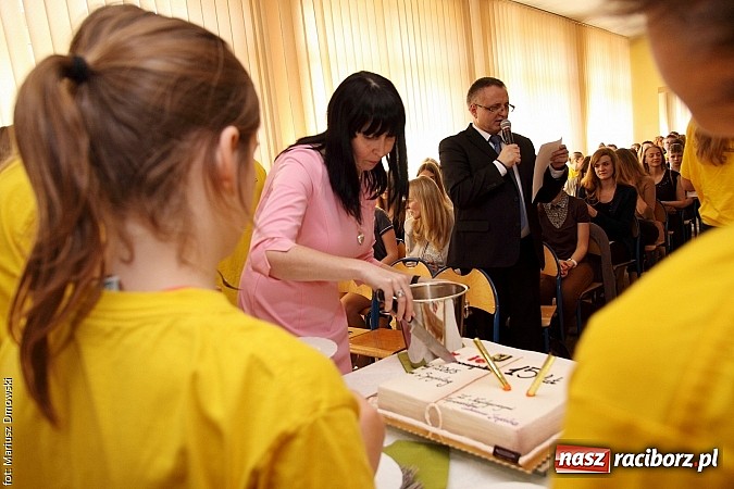 Zdjęcie w galerii na portalu naszraciborz.pl: Kuźnia talent&oacute;w z Weltzla, czyli 15-lecie Dyzia Gimnazjalisty wiadomości z regionu