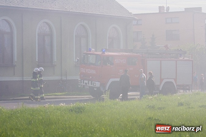 Zdjęcie w galerii na portalu naszraciborz.pl: Pożar stodoły w Borucinie. Podczas akcji strażacy musieli ewakuować zwierzęta wiadomości z regionu
