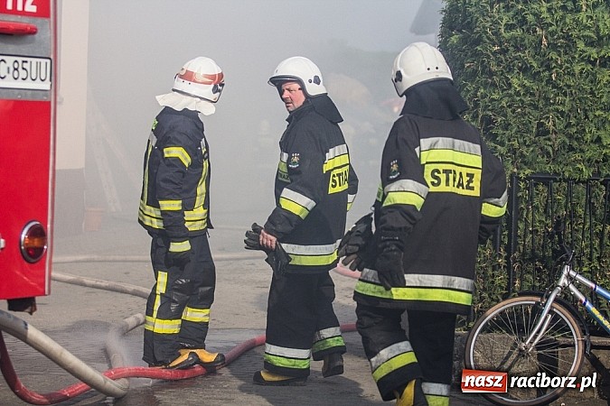 Zdjęcie w galerii na portalu naszraciborz.pl: Pożar stodoły w Borucinie. Podczas akcji strażacy musieli ewakuować zwierzęta wiadomości z regionu