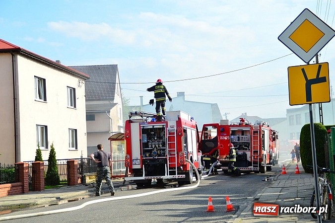 Zdjęcie w galerii na portalu naszraciborz.pl: Pożar stodoły w Borucinie. Podczas akcji strażacy musieli ewakuować zwierzęta wiadomości z regionu