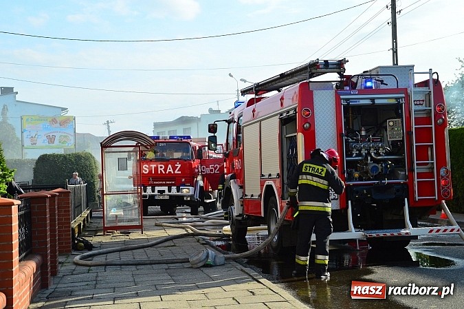 Zdjęcie w galerii na portalu naszraciborz.pl: Pożar stodoły w Borucinie. Podczas akcji strażacy musieli ewakuować zwierzęta wiadomości z regionu