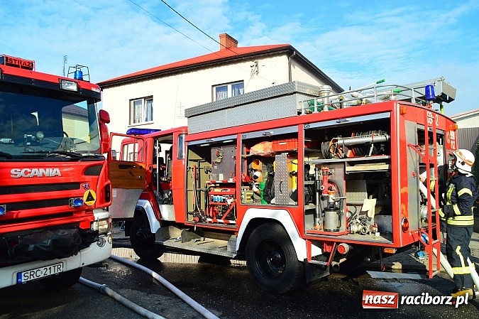 Zdjęcie w galerii na portalu naszraciborz.pl: Pożar stodoły w Borucinie. Podczas akcji strażacy musieli ewakuować zwierzęta wiadomości z regionu