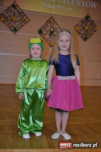 Zdjęcie w galerii na portalu naszraciborz.pl: Młode talenty na scenie w Tworkowie wiadomości z regionu