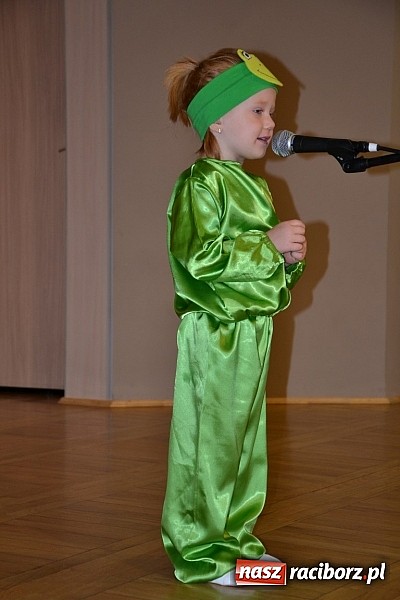 Zdjęcie w galerii na portalu naszraciborz.pl: Młode talenty na scenie w Tworkowie wiadomości z regionu