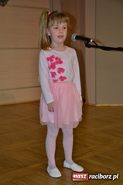 Zdjęcie w galerii na portalu naszraciborz.pl: Młode talenty na scenie w Tworkowie wiadomości z regionu