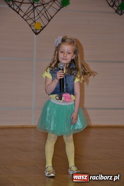 Zdjęcie w galerii na portalu naszraciborz.pl: Młode talenty na scenie w Tworkowie wiadomości z regionu