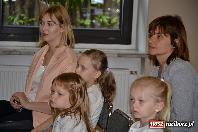 Zdjęcie w galerii na portalu naszraciborz.pl: Młode talenty na scenie w Tworkowie wiadomości z regionu