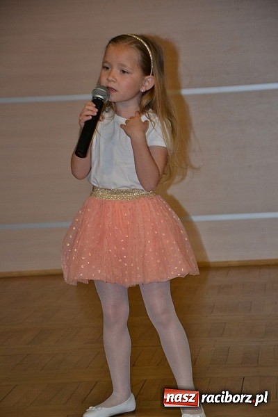 Zdjęcie w galerii na portalu naszraciborz.pl: Młode talenty na scenie w Tworkowie wiadomości z regionu