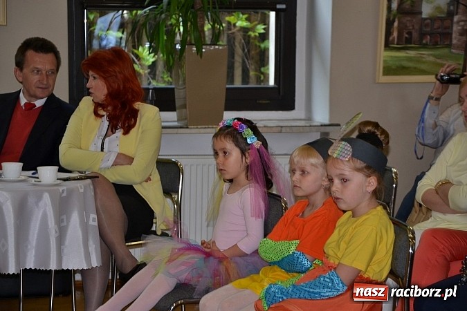 Zdjęcie w galerii na portalu naszraciborz.pl: Młode talenty na scenie w Tworkowie wiadomości z regionu