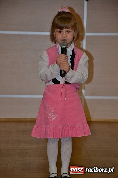 Zdjęcie w galerii na portalu naszraciborz.pl: Młode talenty na scenie w Tworkowie wiadomości z regionu
