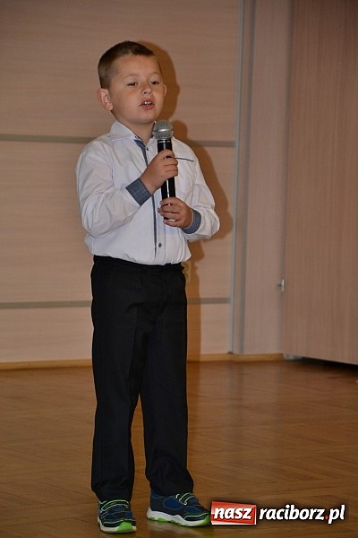 Zdjęcie w galerii na portalu naszraciborz.pl: Młode talenty na scenie w Tworkowie wiadomości z regionu