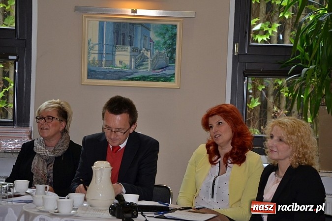 Zdjęcie w galerii na portalu naszraciborz.pl: Młode talenty na scenie w Tworkowie wiadomości z regionu