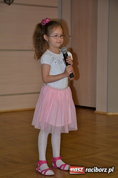 Zdjęcie w galerii na portalu naszraciborz.pl: Młode talenty na scenie w Tworkowie wiadomości z regionu