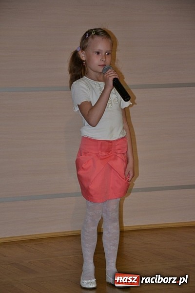 Zdjęcie w galerii na portalu naszraciborz.pl: Młode talenty na scenie w Tworkowie wiadomości z regionu