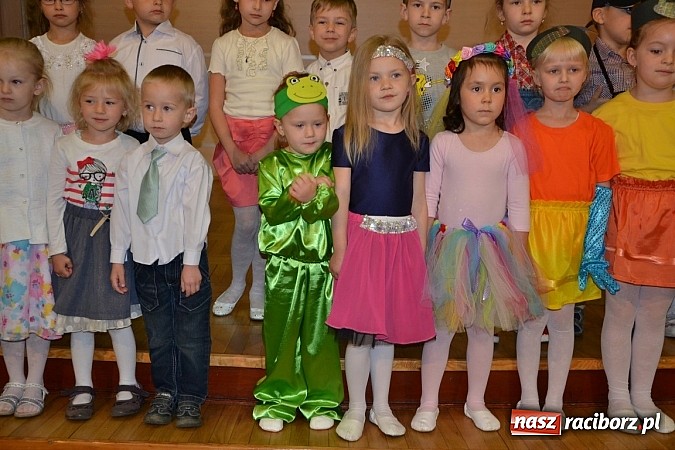 Zdjęcie w galerii na portalu naszraciborz.pl: Młode talenty na scenie w Tworkowie wiadomości z regionu