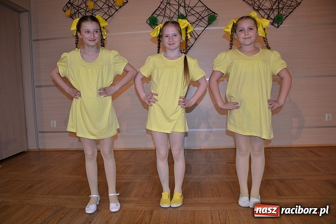 Zdjęcie w galerii na portalu naszraciborz.pl: Młode talenty na scenie w Tworkowie wiadomości z regionu