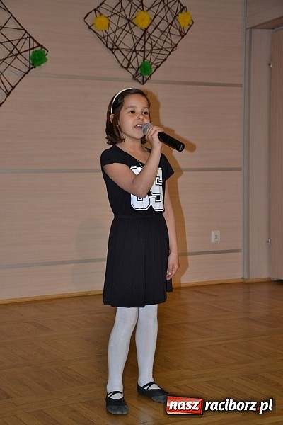 Zdjęcie w galerii na portalu naszraciborz.pl: Młode talenty na scenie w Tworkowie wiadomości z regionu