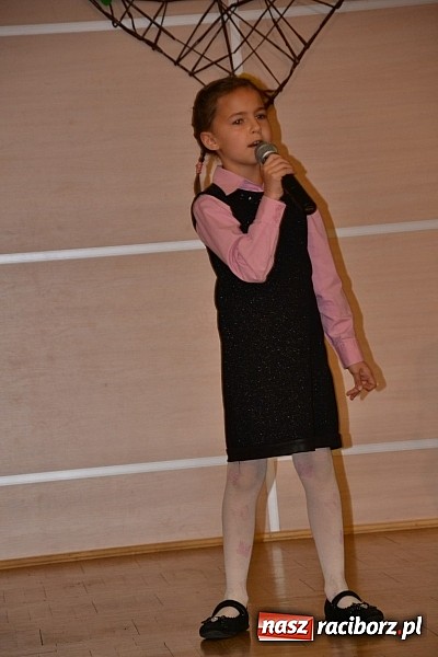 Zdjęcie w galerii na portalu naszraciborz.pl: Młode talenty na scenie w Tworkowie wiadomości z regionu