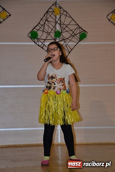 Zdjęcie w galerii na portalu naszraciborz.pl: Młode talenty na scenie w Tworkowie wiadomości z regionu