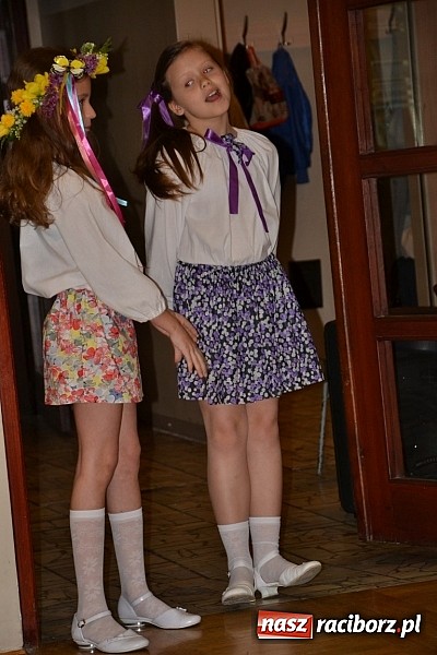 Zdjęcie w galerii na portalu naszraciborz.pl: Młode talenty na scenie w Tworkowie wiadomości z regionu