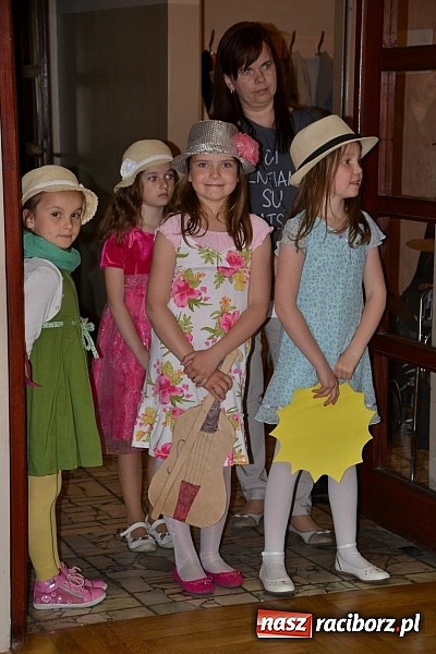 Zdjęcie w galerii na portalu naszraciborz.pl: Młode talenty na scenie w Tworkowie wiadomości z regionu