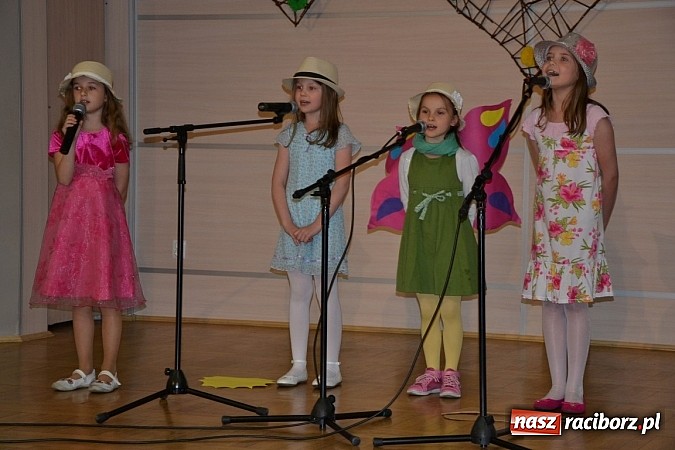 Zdjęcie w galerii na portalu naszraciborz.pl: Młode talenty na scenie w Tworkowie wiadomości z regionu