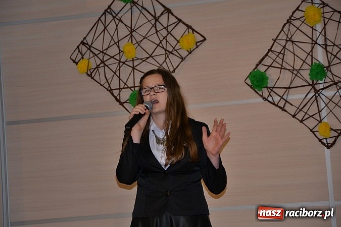 Zdjęcie w galerii na portalu naszraciborz.pl: Młode talenty na scenie w Tworkowie wiadomości z regionu