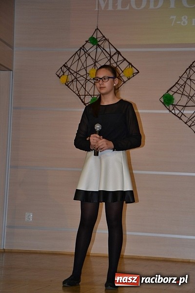 Zdjęcie w galerii na portalu naszraciborz.pl: Młode talenty na scenie w Tworkowie wiadomości z regionu