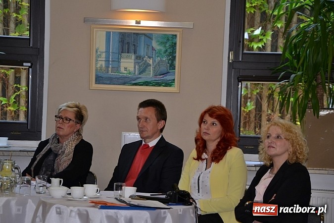 Zdjęcie w galerii na portalu naszraciborz.pl: Młode talenty na scenie w Tworkowie wiadomości z regionu