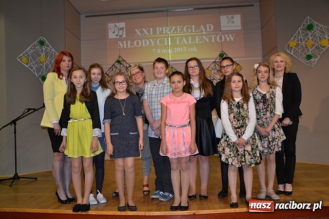 Zdjęcie w galerii na portalu naszraciborz.pl: Młode talenty na scenie w Tworkowie wiadomości z regionu