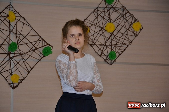 Zdjęcie w galerii na portalu naszraciborz.pl: Młode talenty na scenie w Tworkowie wiadomości z regionu