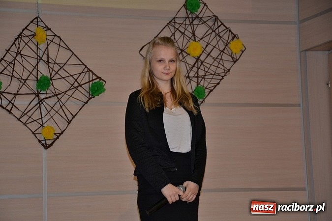 Zdjęcie w galerii na portalu naszraciborz.pl: Młode talenty na scenie w Tworkowie wiadomości z regionu