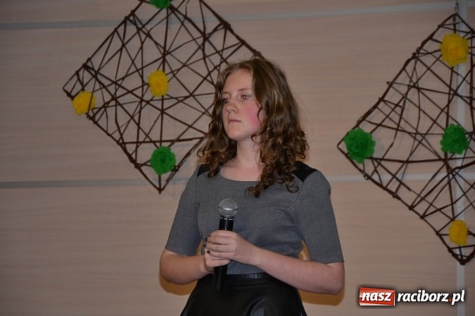 Zdjęcie w galerii na portalu naszraciborz.pl: Młode talenty na scenie w Tworkowie wiadomości z regionu