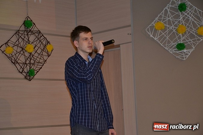 Zdjęcie w galerii na portalu naszraciborz.pl: Młode talenty na scenie w Tworkowie wiadomości z regionu