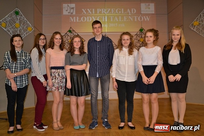 Zdjęcie w galerii na portalu naszraciborz.pl: Młode talenty na scenie w Tworkowie wiadomości z regionu