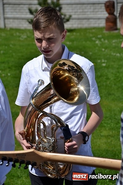 Zdjęcie w galerii na portalu naszraciborz.pl: Młode talenty na scenie w Tworkowie wiadomości z regionu