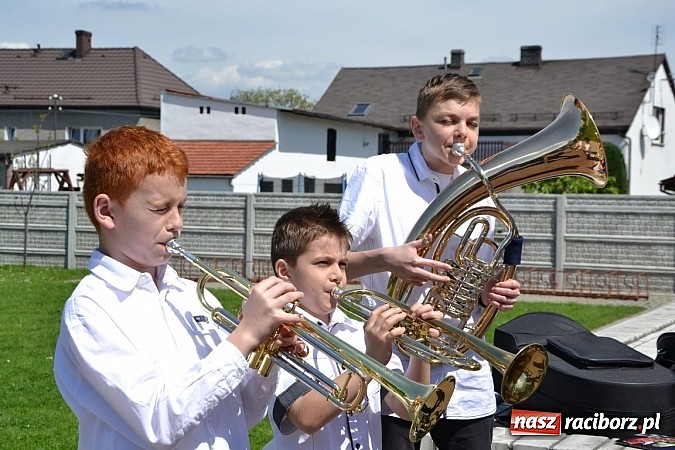Zdjęcie w galerii na portalu naszraciborz.pl: Młode talenty na scenie w Tworkowie wiadomości z regionu