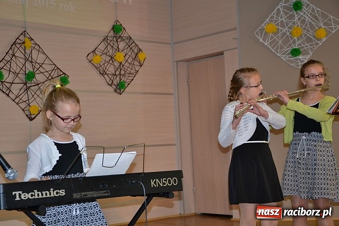 Zdjęcie w galerii na portalu naszraciborz.pl: Młode talenty na scenie w Tworkowie wiadomości z regionu