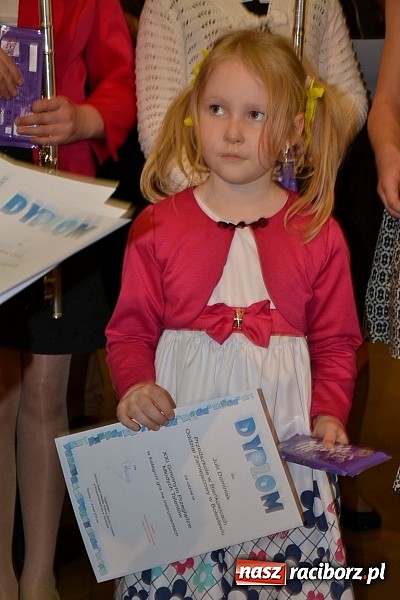 Zdjęcie w galerii na portalu naszraciborz.pl: Młode talenty na scenie w Tworkowie wiadomości z regionu