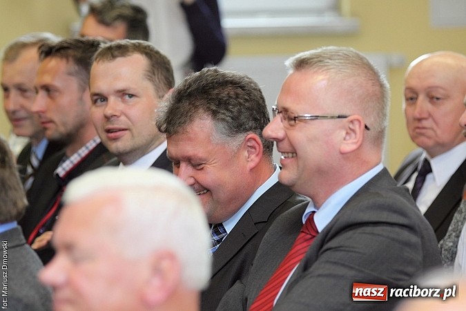 Zdjęcie w galerii na portalu naszraciborz.pl: Jak światło słoneczne przerabiać na prąd, czyli konferencja w Pietrowicach i otwarcie wystawy wiadomości z regionu