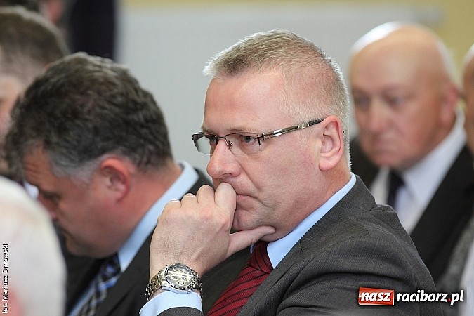 Zdjęcie w galerii na portalu naszraciborz.pl: Jak światło słoneczne przerabiać na prąd, czyli konferencja w Pietrowicach i otwarcie wystawy wiadomości z regionu