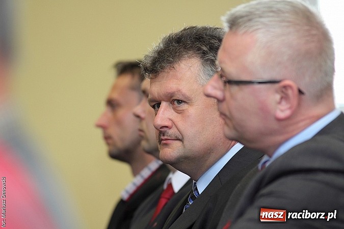 Zdjęcie w galerii na portalu naszraciborz.pl: Jak światło słoneczne przerabiać na prąd, czyli konferencja w Pietrowicach i otwarcie wystawy wiadomości z regionu