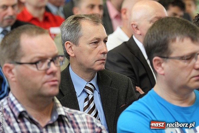 Zdjęcie w galerii na portalu naszraciborz.pl: Jak światło słoneczne przerabiać na prąd, czyli konferencja w Pietrowicach i otwarcie wystawy wiadomości z regionu