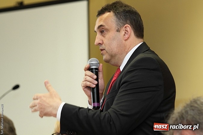 Zdjęcie w galerii na portalu naszraciborz.pl: Jak światło słoneczne przerabiać na prąd, czyli konferencja w Pietrowicach i otwarcie wystawy wiadomości z regionu